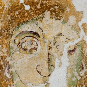 Volto di Cristo nell'affresco della lunetta sopra il portale d'ingresso
