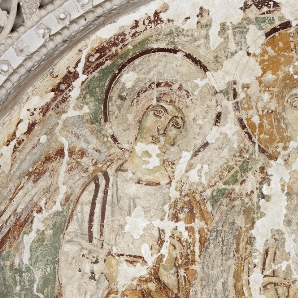 L'arcangelo Michele nell'affresco della lunetta sopra il portale d'ingresso